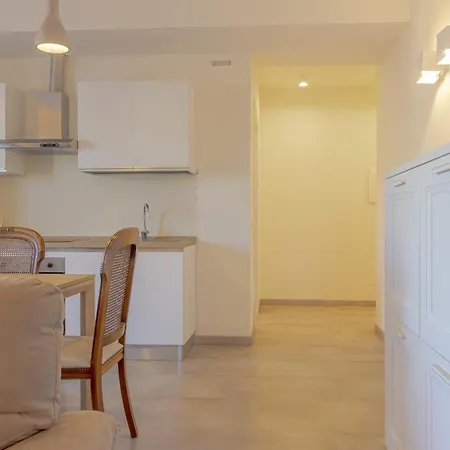 Tesino Eco With Access & Parasol شقة غْروتّامّاري
